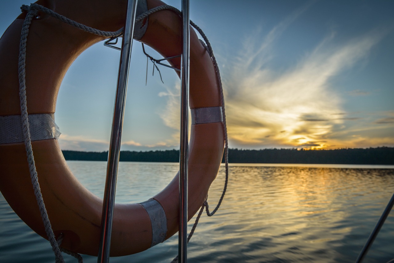 Aktywne wakacje nad wodą – rejsy i obozy żeglarskie mazury