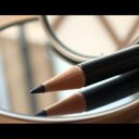 Jak narysować brwi naturalnie? Praktyczne porady i techniki