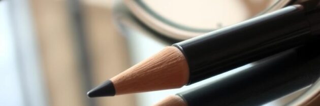 Jak narysować brwi naturalnie? Praktyczne porady i techniki